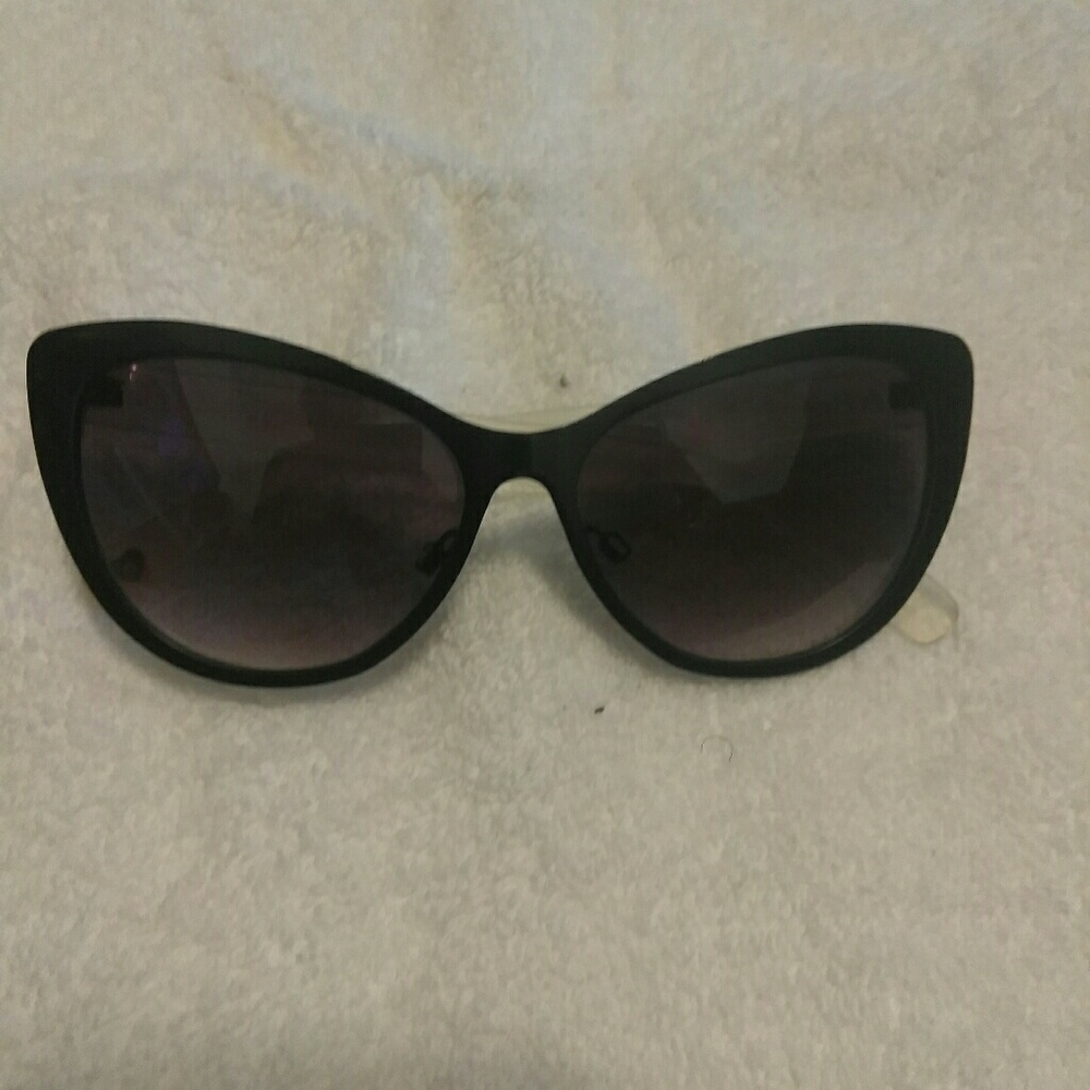 Betsey Johnson black cateye sunglasses